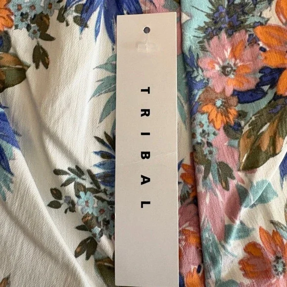 Tribal Pink Mist Bermuda Shorts Floral Print Multi Color Made in Canada Sz 8 NWT - Picture 3 of 6